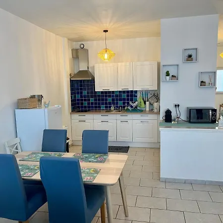 Au Calme - Proche Centre Apartment